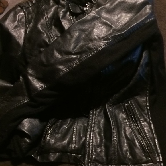 ❌SOLD❌ Maurice’s faux leather jacket - Picture 3 of 3